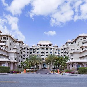 Royal Club By Rvhr, Grandeur Residence Crescent Palm Jumeirah Dubái Exterior photo