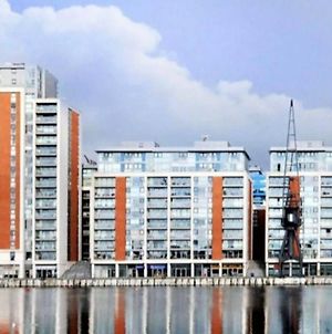 Lovely Waterfront Flat Canary Wharf Excel Centre Apartamento Londres Exterior photo