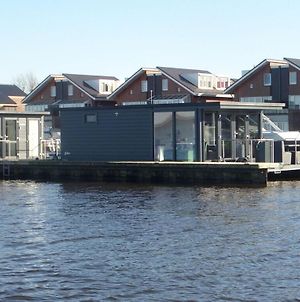 Modern Houseboat With Air Conditioning Located In Marina Hotel Uitgeest Exterior photo
