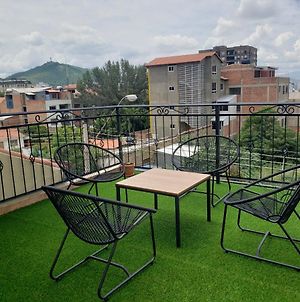 Agradable departamento con terraza bella vista Apartamento Cochabamba Exterior photo