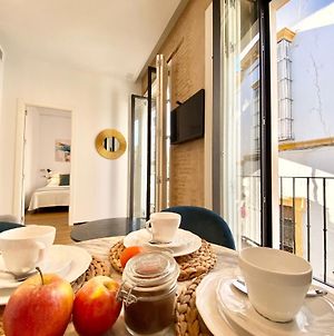 Magnificent Double Bedroom Apartment At Santa Cruz Sevilla Exterior photo