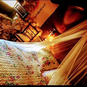 Room In Guest Room - Romantic Getaway To Valeria Exterior photo