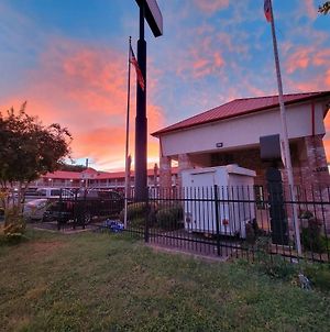 Econo Lodge Inn&Suites San Antonio Exterior photo