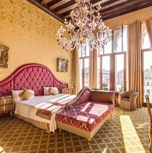 Pesaro Palace Hotel Venecia Exterior photo