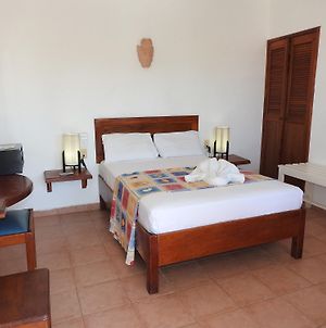 Hotel Marcianito Isla Mujeres Exterior photo