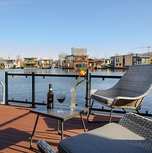 Houseboat Studio With Canalview And Free Bikes Bed and Breakfast Ámsterdam Exterior photo