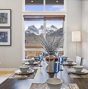 Brand New - Gorgeous Spring Creek Penthouse Villa Canmore Exterior photo