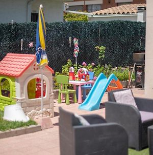 R131 - Play House For Families With Children Villa Cubelles Exterior photo