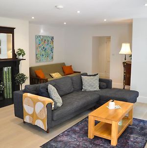 2Br Characterful Victorian Flat In Cheltenham, Cotswolds - Sleeps 6, Free Parking, Private Courtyard, A Walk Away To Local Shops And Montpellier Apartamento Exterior photo