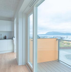 New / Stunning Sea View / Light / 3 Br Apartamento Tórshavn Exterior photo