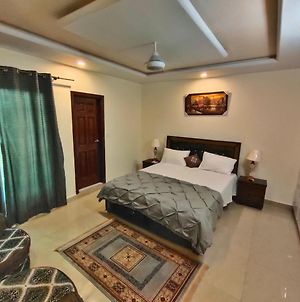 Luxurious & Peaceful 2 Bedroom Apt, Wifi + 55 Ich Led Islamabad Exterior photo
