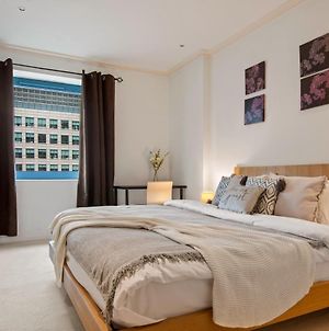 Capacious 02 Bed Room Apartment In Canary Wharf Londres Exterior photo