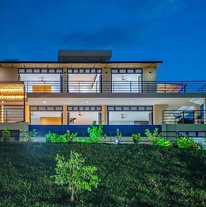Casa moderna y nueva en Anapoima. Un lugar de Inspiración Villa Exterior photo