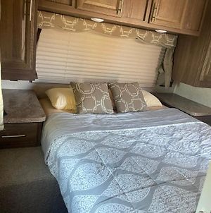 Rv1 Wonderful Rv In The Heart Of Moval Private Freeparking Netflix Hotel Moreno Valley Exterior photo