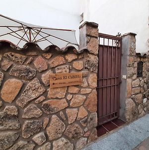 Casa con patio y chimenea en Piedralaves Villa Exterior photo