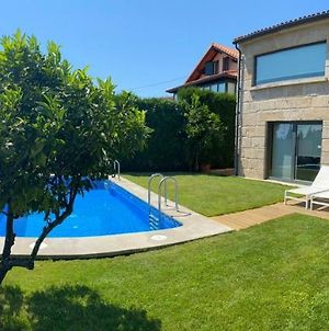 Casa completa con piscina a 12 minutos andando del centro de Sanxenxo, playa Silgar. Villa Exterior photo