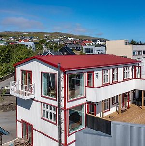 Downtown - Retro Decor - Stunning Views - Terrace Apartamento Tórshavn Exterior photo