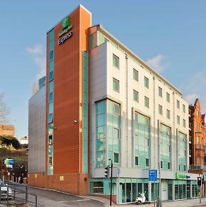 Holiday Inn Express London-Swiss Cottage Exterior photo
