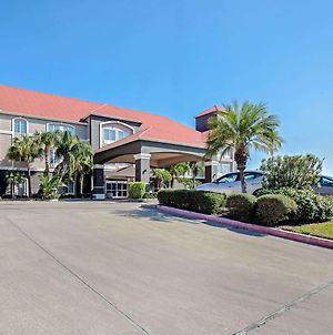 La Quinta Inn & Suites By Wyndham Corpus Christi Airport Exterior photo