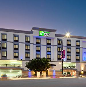 Holiday Inn Express Hollywood Walk Of Fame, An Ihg Hotel Los Ángeles Exterior photo