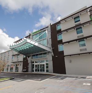 Holiday Inn Express & Suites Miami Airport East Exterior photo