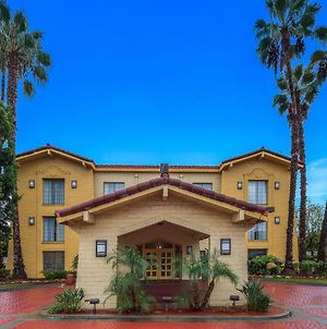 La Quinta Inn by Wyndham San Diego Vista Exterior photo