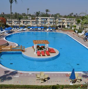 Pyramids Park Resort El Cairo Exterior photo