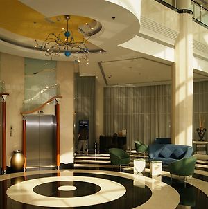 Millennium Airport Hotel Dubái Interior photo
