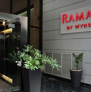 Ramada by Wyndham Buenos Aires Centro Bed and Breakfast Exterior photo