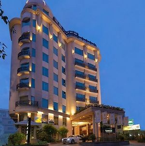 Goldfinch Hotel Bangalore Exterior photo