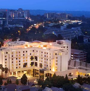 Hilton Sandton Hotel Johannesburgo Exterior photo