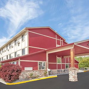 Super 8 By Wyndham Moscow - Pullman Motel Exterior photo