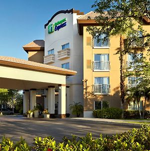 Holiday Inn Express Naples Downtown 5Th Avenue, An Ihg Hotel North Naples Exterior photo