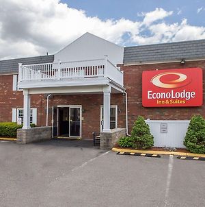 Econo Lodge Inn & Suites Airport Windsor Locks Exterior photo