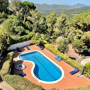 New! 16 Bed Villa With Big Pool And 3000M2 Garden! Sant Cebrià de Vallalta Exterior photo