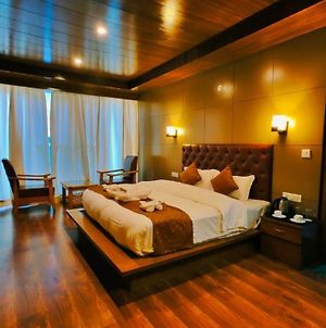 Vista Resort-Centrally Heated & Air Cooled Manāli Exterior photo