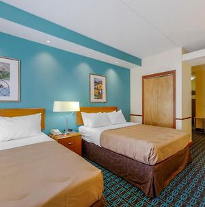 Quality Inn & Suites Sandusky Exterior photo