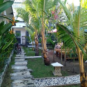 Palm Trees Villas Gili Air Exterior photo