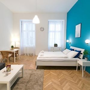 Lovely 1 Bedroom With Netflix Budapest Exterior photo