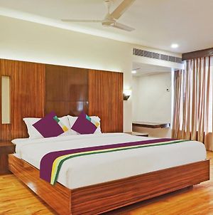 Treebo Tryst Seven Lake View Hotel Hyderabad Exterior photo