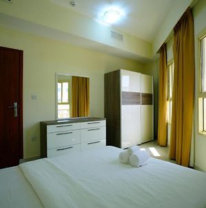 Lovely 3-Bedroom Serviced Apartment By Land Royal. Doha Exterior photo