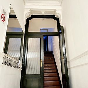 Chambre privée au 3e étage sans ascenceur en plein centre de Charleroi Exterior photo