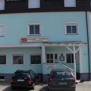 Gasthof Schmied-Smolka Apartamento Enzersdorf an der Fischa Exterior photo