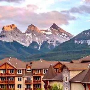 2 Hot Tubs + Mt. View + Spa + Near Dt Canmore Exterior photo