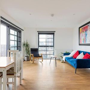 Beautiful 2-Bed Apartment In Wembley Londres Exterior photo