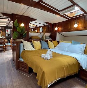 Amazing Private Luxury Boat Accommodation Ámsterdam Exterior photo