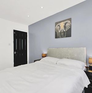 Modern Bright And Airy 1 Bed Flat In Heathrow - T4 Apartamento Londres Exterior photo