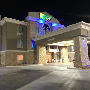 Holiday Inn Express & Suites Woodward Hwy 270 Exterior photo