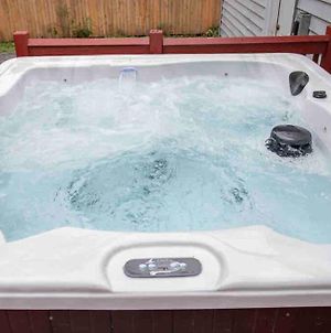 ~Ranch W/ Hot Tub~ By Arprt/Dtwn/Uofr/Rit W/Ac Apartamento Rochester Exterior photo