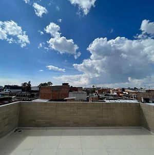 Hermoso apartamento con terraza, excelente ubicación cerca al centro de la ciudad Apartamento Bogotá Exterior photo